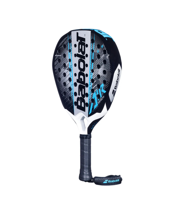 Pala da padel Babolat Air Veron 2.6 2026 nera, blu e bianca con fori e manico avvolto in tape, logo Babolat in evidenza.