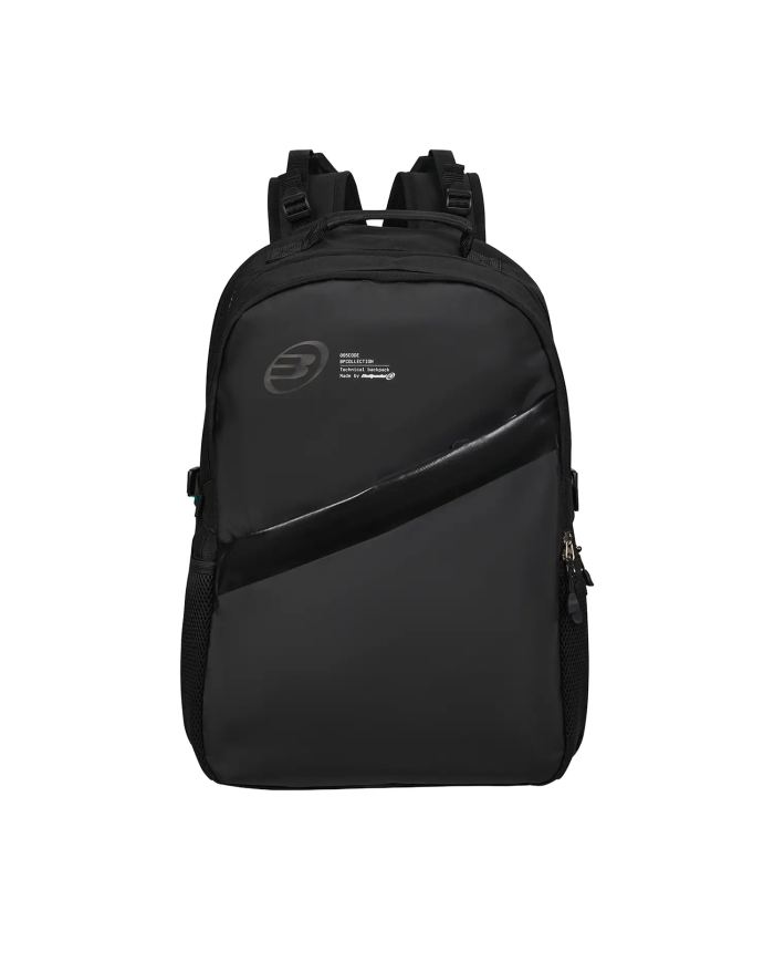 Zaino tecnico nero BPM26003 Bullpadel con protector diagonale, tasche laterali in mesh e cinturini regolabili per sport outdoor.