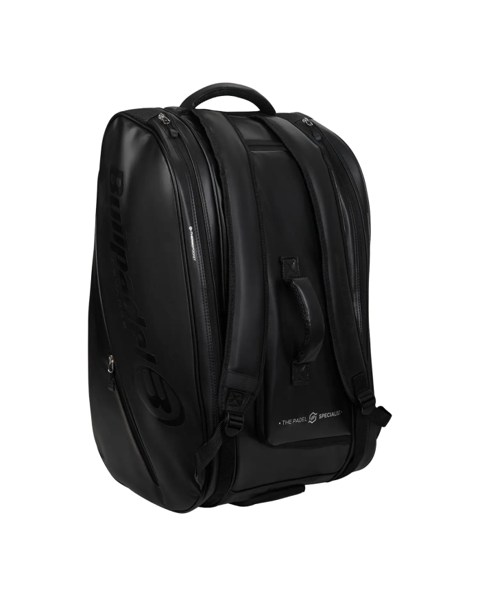 Borsone sportivo nero Bullpadel BPP26016 Casual con spallacci, tasche organizzate e manico superiore.