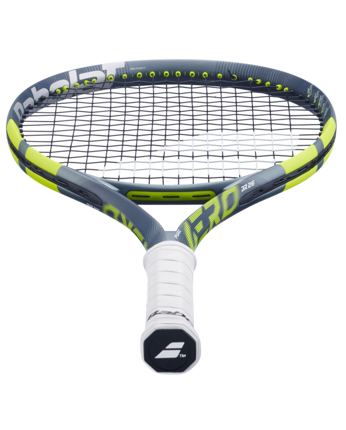 Raquette da tennis Babolat Pure Aero Junior 26 2026, telaio grigio con dettagli gialli, impugnatura bianca.