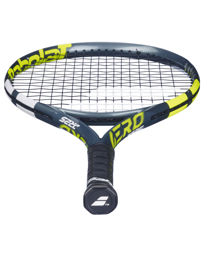 Asta da tennis Aero Junior 25 2026 di Babolat, racchetta da bambino con telaio grigio e neon giallo, impugnatura nera.