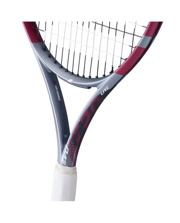 Palo e testa di racchetta da tennis Babolat Evo Aero Lite Pink 2026 con telaio grigio-rosa e corde nere, impugnatura bianca.
