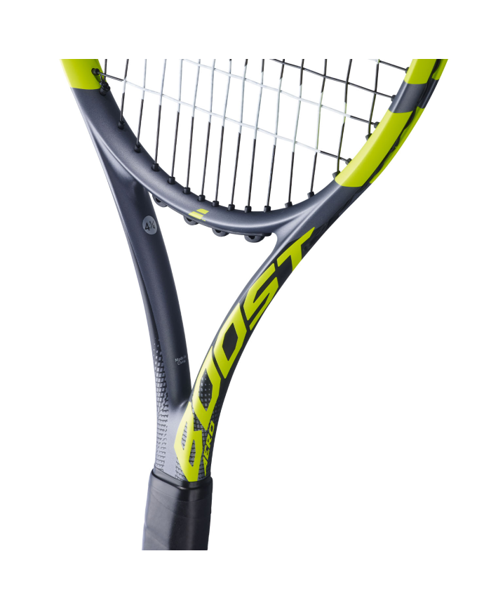 Raquete da tennis Babolat Boost Aero S Grey/Yellow 2026, dettaglio telaio in grafite con logo giallo fluo e stringatura nera.
