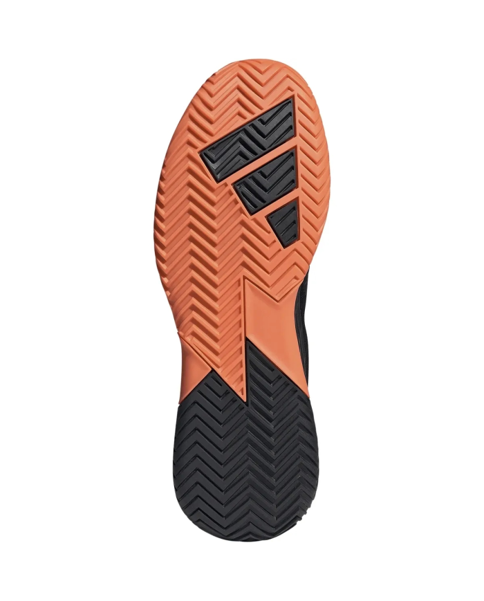 SUOLA della scarpa da tennis Adidas Defiant Speed 2 nera/oro: zigzag, trazione a zig-zag con aree nere e fondo arancione.