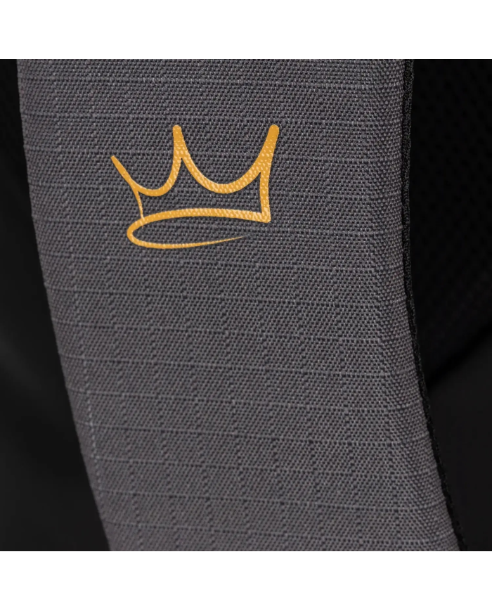 Logo giallo a forma di corona su tessuto grigio scuro, dettaglio della tasca o etichetta del prodotto Head Zaino Coello Pro x 30