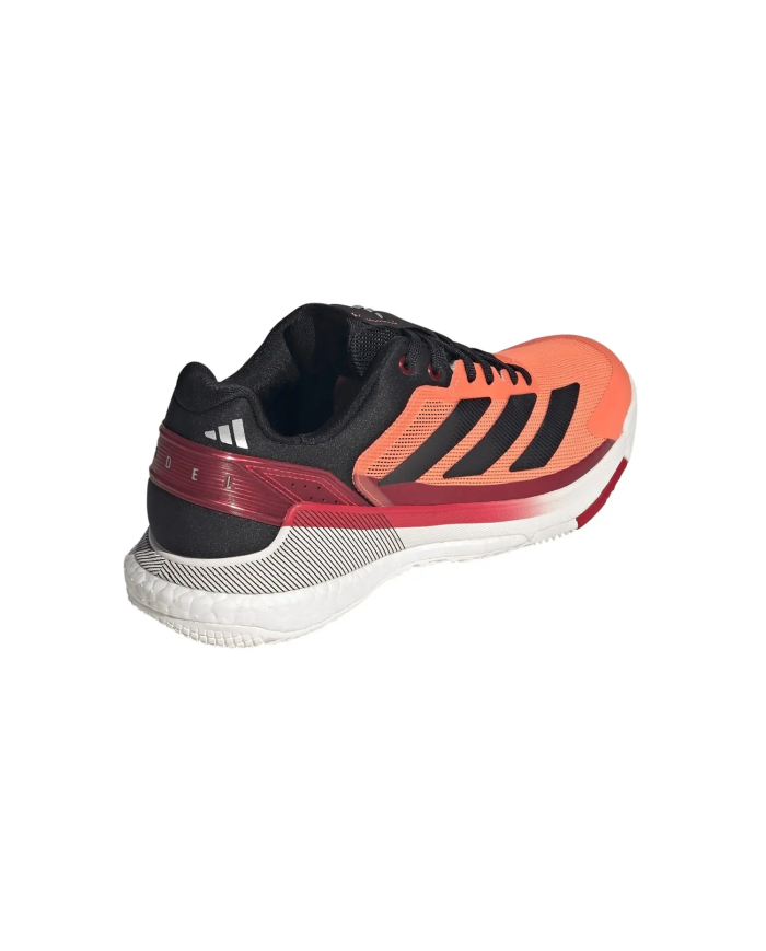 Scarpa da corsa padel Adidas Crazyquick Boost arancione con tallone nero e suola bianca, vista laterale dall’arco posteriore.