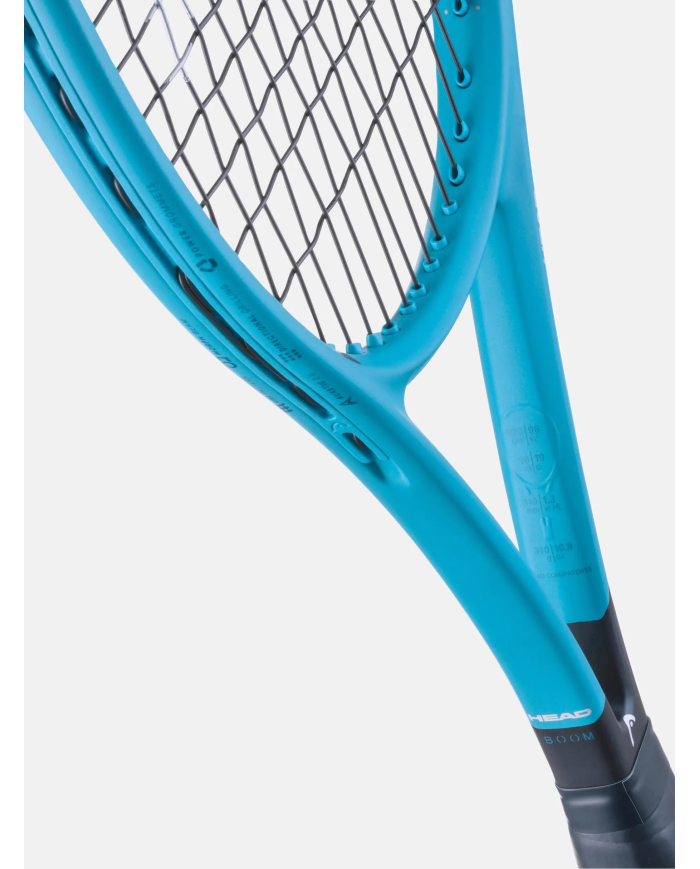 Racchetta da tennis Head Head Boom Pro 2026: dettaglio del telaio azzurro con corde nere e grip nero in primo piano.