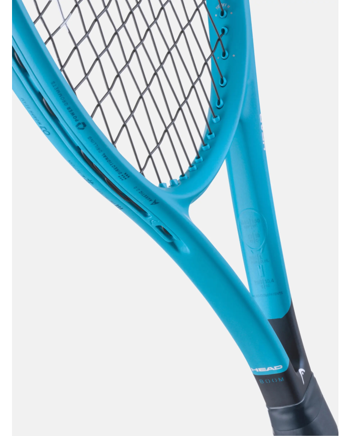 Mente testa Head Boom MP 2026: dettaglio della racchetta da tennis in blu con corde nere e'impugnatura nera nella parte inferior