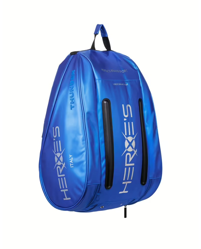 Borsone sportivo azul intenso con maniglie nere, marchio Hermes Brandport e testo Heroe’s Thunder Rowan, stile a bolla.