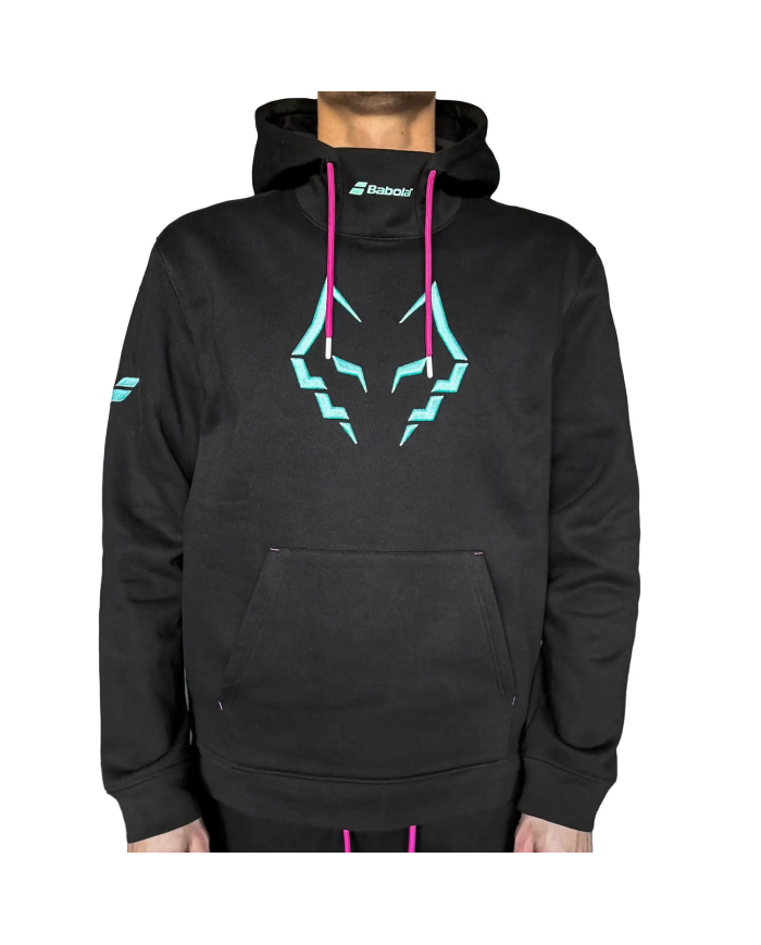 Felpa nera con cappuccio Babolat Hood Sweat J. Lebron 2027, design neon sul petto e lacci rosa.